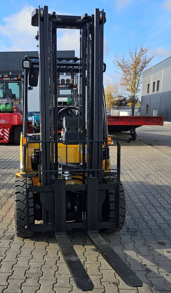 TCM FGE35-E2 BRAND NEW D3700mm - מלגזת LPG: תמונה 4 TCM FGE35-E2 BRAND NEW D3700mm - מלגזת LPG: תמונה 4