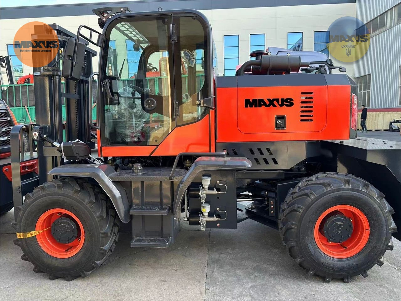 Maxus 23.04 in stock in Poland/ Wózek terenowy 4x4 / 4x4 terrain forklift / позашляховий 4x4 вилковий навантажувач / Geländestapler 4x4 Diesel - מלגזת שטח קשה: תמונה 2 Maxus 23.04 in stock in Poland/ Wózek terenowy 4x4 / 4x4 terrain forklift / позашляховий 4x4 вилковий навантажувач / Geländestapler 4x4 Diesel - מלגזת שטח קשה: תמונה 2