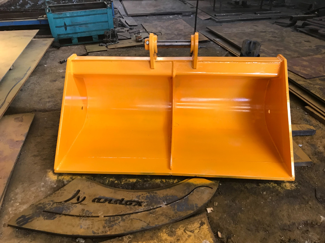 Volvo - דלי מעמיס עבור מכונת בנייה: תמונה 2 Volvo - דלי מעמיס עבור מכונת בנייה: תמונה 2