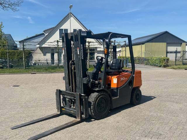 Doosan D30 Plus - מלגזת סולר: תמונה 4 Doosan D30 Plus - מלגזת סולר: תמונה 4