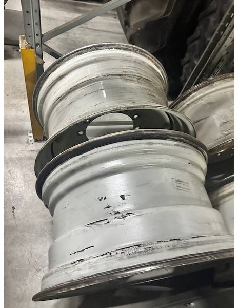 Valtra 15x30 velgen, rims - גלגלים וצמיגים עבור מכונה חקלאית: תמונה 3 Valtra 15x30 velgen, rims - גלגלים וצמיגים עבור מכונה חקלאית: תמונה 3