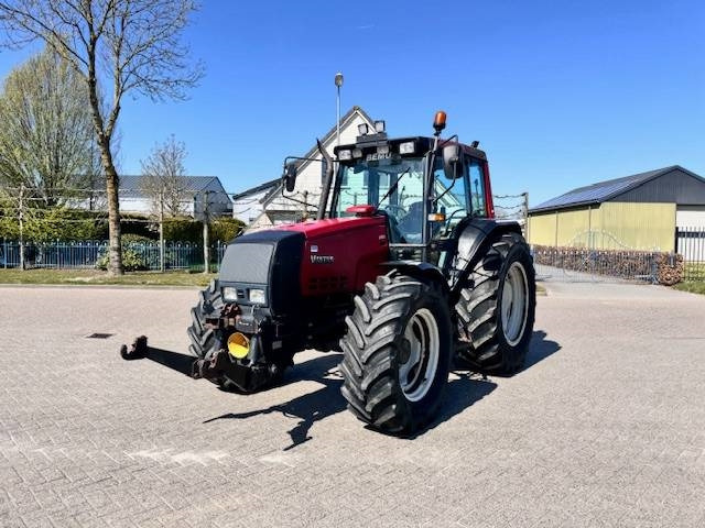 Valtra 6400, Luchtremmen, Fronthef, Frontaftakas - טרקטור חקלאי: תמונה 4 Valtra 6400, Luchtremmen, Fronthef, Frontaftakas - טרקטור חקלאי: תמונה 4