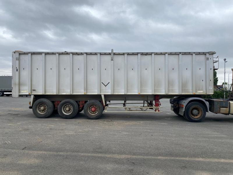 Benalu - סמיטריילר עם מזהיר: תמונה 1 Benalu - סמיטריילר עם מזהיר: תמונה 1