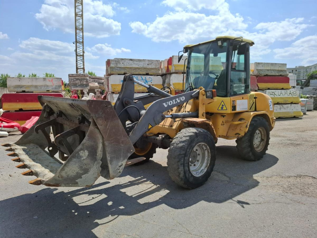 Volvo L 30 - מעמיס גלגלים: תמונה 1 Volvo L 30 - מעמיס גלגלים: תמונה 1
