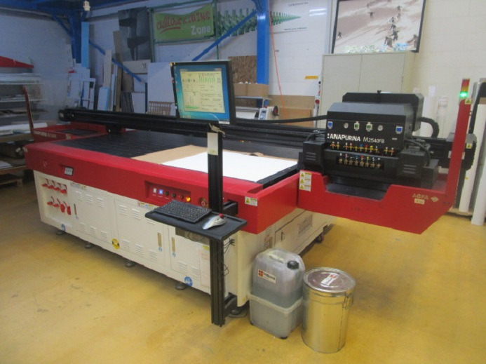 FLACHBETT-UV-GROSSFORMATDRUCKER AGFA ANAPURNA M2540 FB - מכונת הדפסה דיגיטלית: תמונה 1 FLACHBETT-UV-GROSSFORMATDRUCKER AGFA ANAPURNA M2540 FB - מכונת הדפסה דיגיטלית: תמונה 1