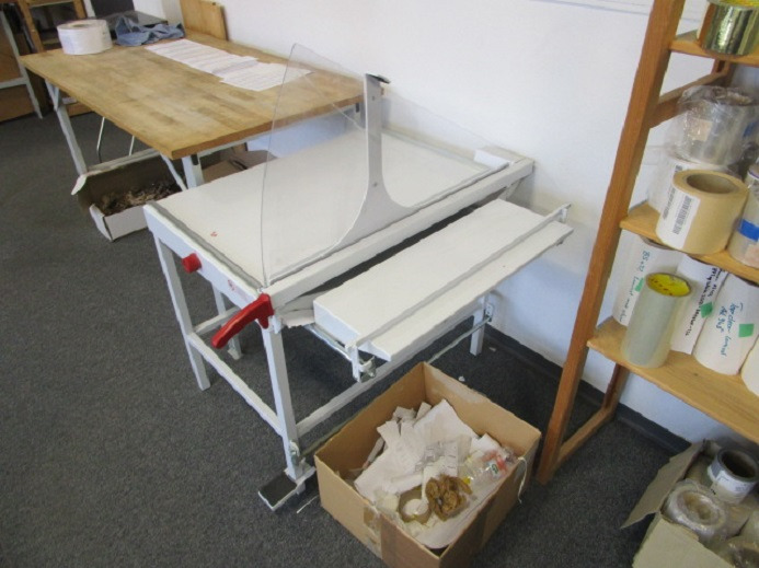 HEBELSCHNEIDER IDEAL 1080 - מכונת חיתוך נייר: תמונה 1 HEBELSCHNEIDER IDEAL 1080 - מכונת חיתוך נייר: תמונה 1