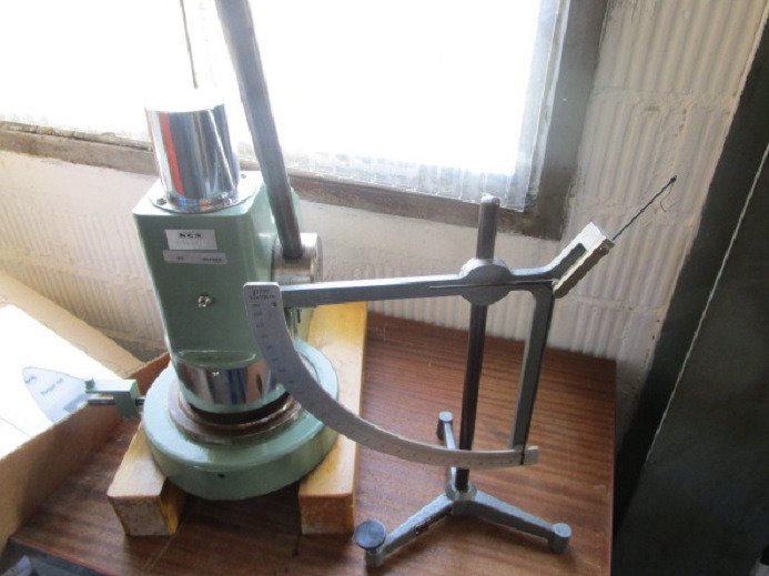 MECHANISCHE PAPIERWAAGE MIT HANDPROBE STANZE - מכונת הדפסה: תמונה 1 MECHANISCHE PAPIERWAAGE MIT HANDPROBE STANZE - מכונת הדפסה: תמונה 1
