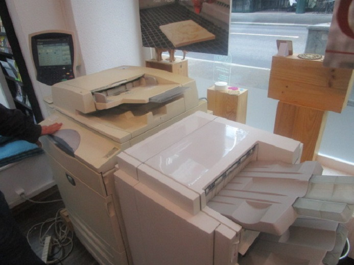 XEROX DC250 (Drucken, Kopieren, Scannen) mit Broschürenfinischer - מכונת הדפסה דיגיטלית: תמונה 2 XEROX DC250 (Drucken, Kopieren, Scannen) mit Broschürenfinischer - מכונת הדפסה דיגיטלית: תמונה 2
