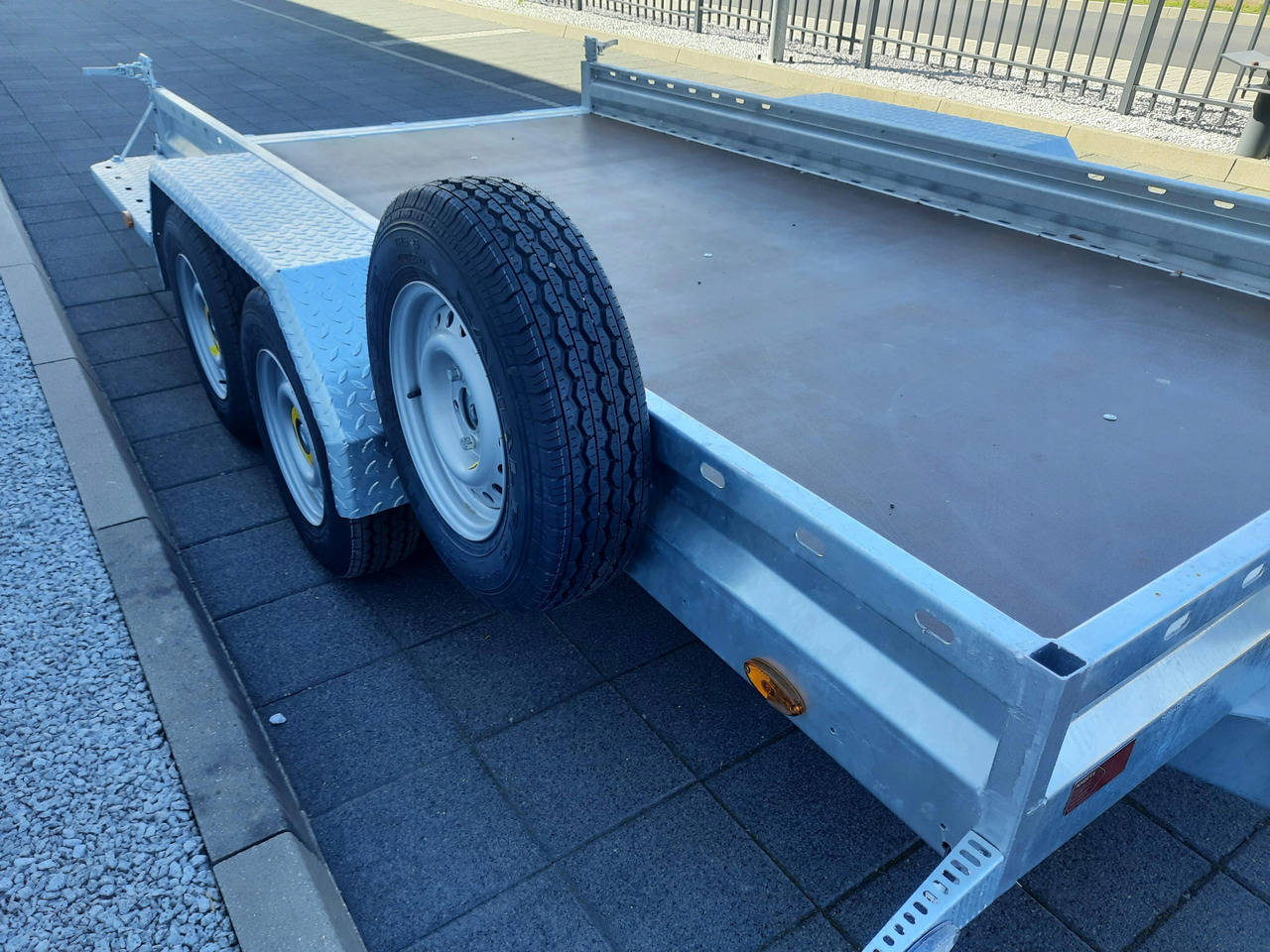 PRZYCZEPA DO KOPARKI MINIKOPARKI ŁADOWARKI Z NAJAZDAMI ALUMINIOWYMI 3500 KG / EXCAVATOR MINI EXCAVATOR LOADER TRAILER WITH ALUMINUM RAMPS 3500 KG - קרון נגרר לצמחים: תמונה 5 PRZYCZEPA DO KOPARKI MINIKOPARKI ŁADOWARKI Z NAJAZDAMI ALUMINIOWYMI 3500 KG / EXCAVATOR MINI EXCAVATOR LOADER TRAILER WITH ALUMINUM RAMPS 3500 KG - קרון נגרר לצמחים: תמונה 5
