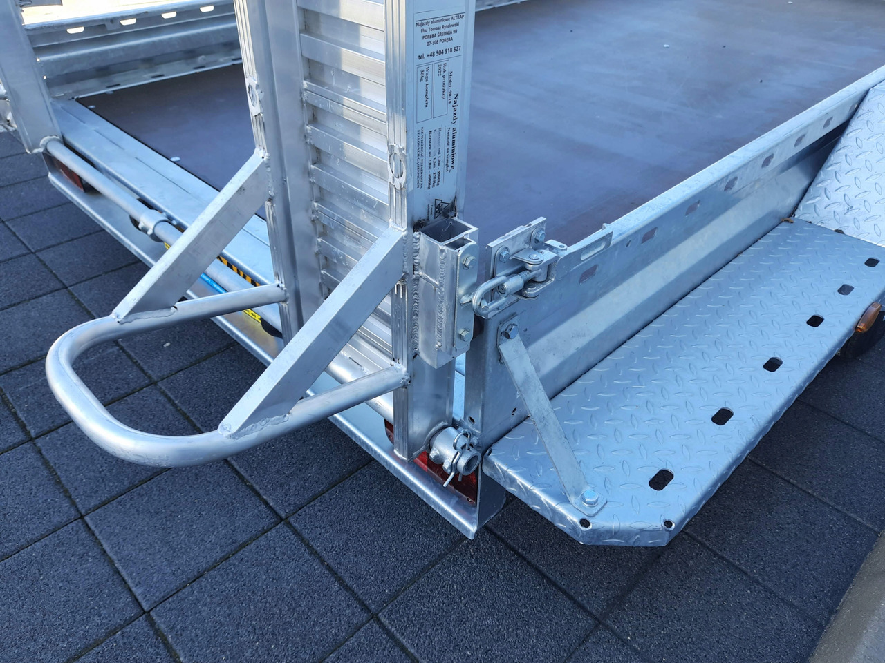 PRZYCZEPA DO KOPARKI MINIKOPARKI ŁADOWARKI Z NAJAZDAMI ALUMINIOWYMI 3500 KG / EXCAVATOR MINI EXCAVATOR LOADER TRAILER WITH ALUMINUM RAMPS 3500 KG - קרון נגרר לצמחים: תמונה 4 PRZYCZEPA DO KOPARKI MINIKOPARKI ŁADOWARKI Z NAJAZDAMI ALUMINIOWYMI 3500 KG / EXCAVATOR MINI EXCAVATOR LOADER TRAILER WITH ALUMINUM RAMPS 3500 KG - קרון נגרר לצמחים: תמונה 4