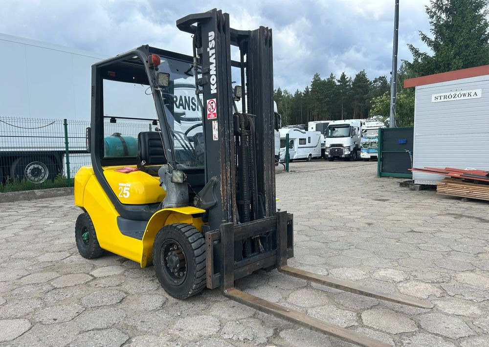 Komatsu FG25HT-16R / WÓZEK WIDŁOWY / 6831 MOTOGODZIN / 2005 ROK !! - מלגזת LPG: תמונה 3 Komatsu FG25HT-16R / WÓZEK WIDŁOWY / 6831 MOTOGODZIN / 2005 ROK !! - מלגזת LPG: תמונה 3