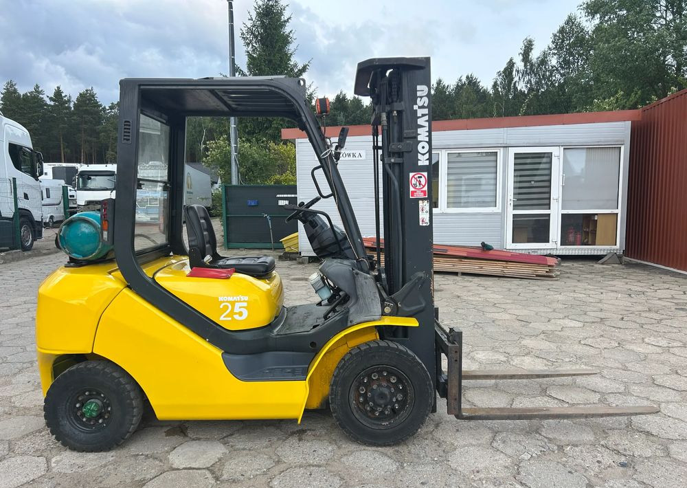 Komatsu FG25HT-16R / WÓZEK WIDŁOWY / 6831 MOTOGODZIN / 2005 ROK !! - מלגזת LPG: תמונה 4 Komatsu FG25HT-16R / WÓZEK WIDŁOWY / 6831 MOTOGODZIN / 2005 ROK !! - מלגזת LPG: תמונה 4