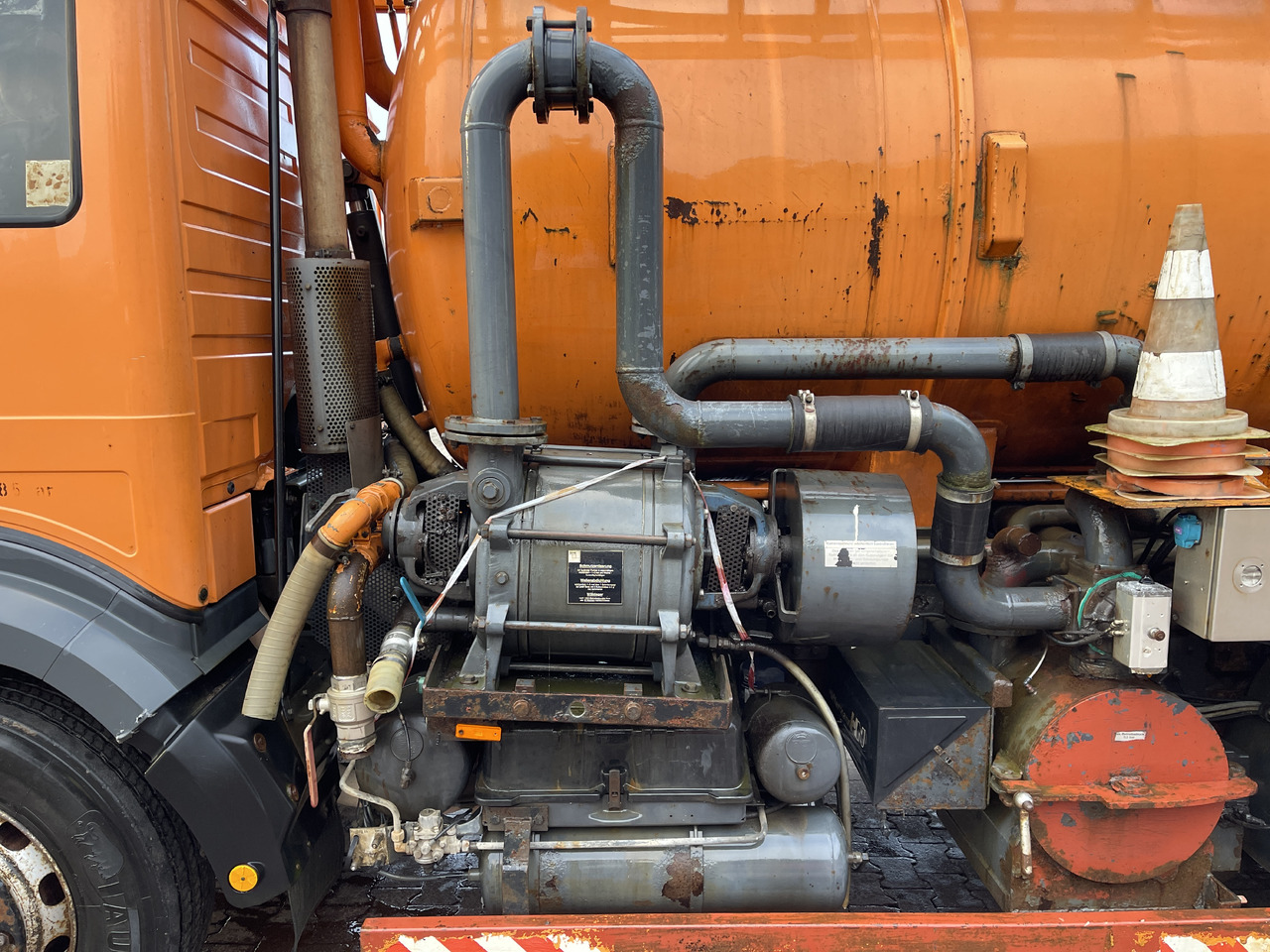 משאית ואקום Mercedes-Benz 2531L: תמונה 9