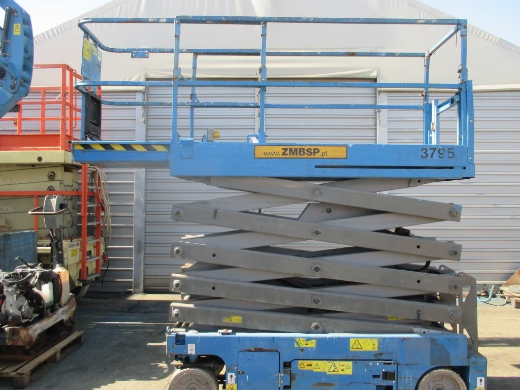 Genie GS 3232 - מעלית מספריים: תמונה 1 Genie GS 3232 - מעלית מספריים: תמונה 1