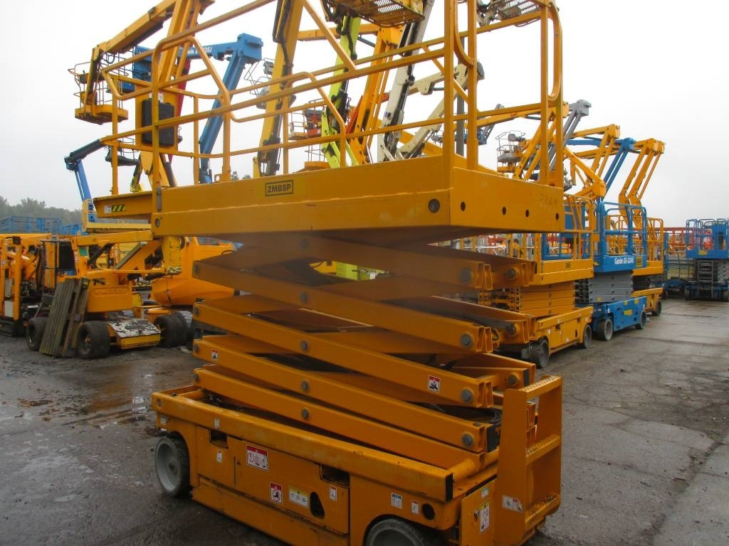 Haulotte Compact 12 - מעלית מספריים: תמונה 4 Haulotte Compact 12 - מעלית מספריים: תמונה 4