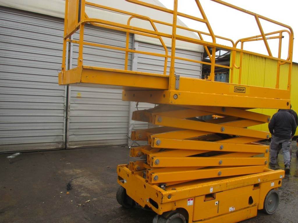 Haulotte Compact 12 - מעלית מספריים: תמונה 2 Haulotte Compact 12 - מעלית מספריים: תמונה 2