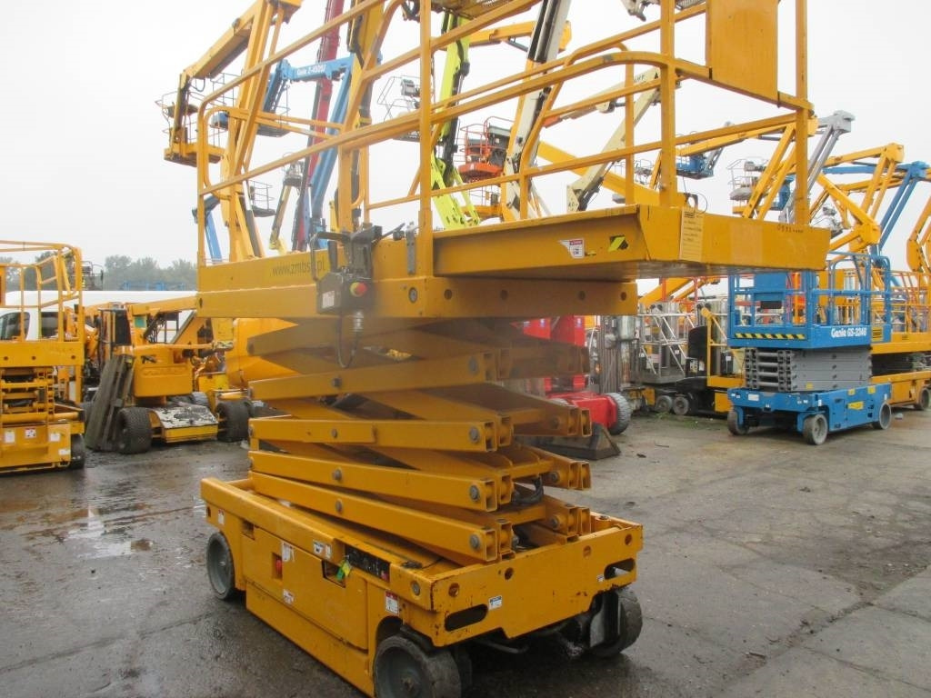 Haulotte Compact 12 - מעלית מספריים: תמונה 4 Haulotte Compact 12 - מעלית מספריים: תמונה 4