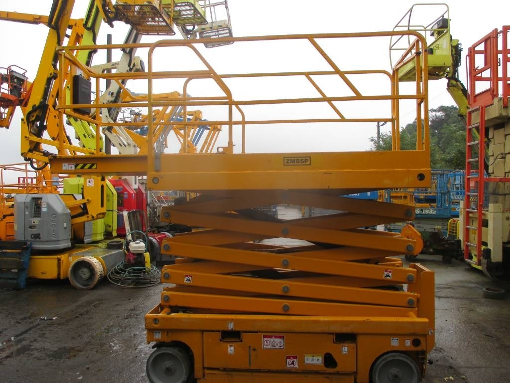 Haulotte Compact 12 - מעלית מספריים: תמונה 5 Haulotte Compact 12 - מעלית מספריים: תמונה 5
