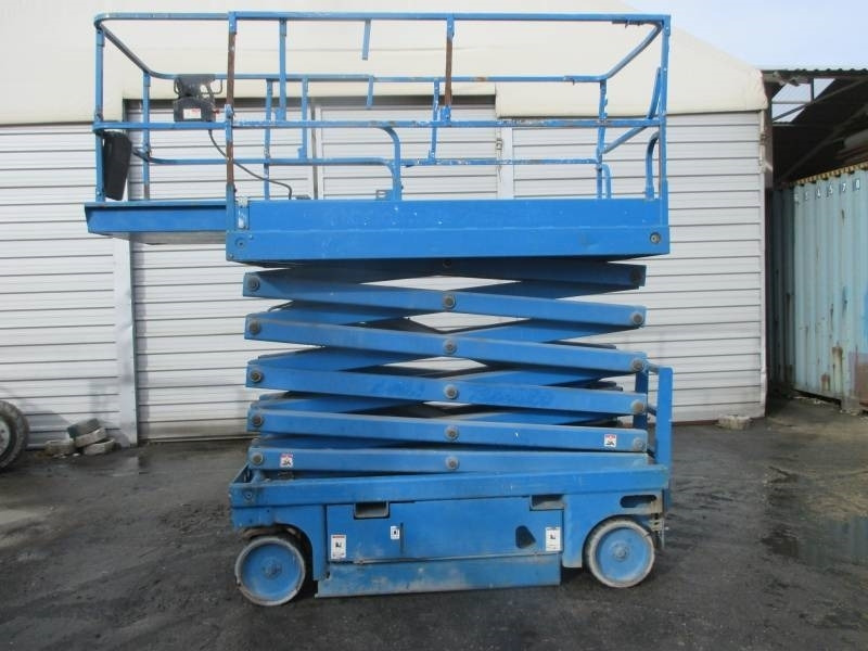 Haulotte Compact 14 - מעלית מספריים: תמונה 1 Haulotte Compact 14 - מעלית מספריים: תמונה 1