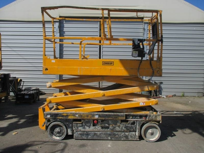 Haulotte Compact 8 - מעלית מספריים: תמונה 1 Haulotte Compact 8 - מעלית מספריים: תמונה 1