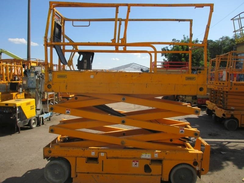 Haulotte Compact 8 - מעלית מספריים: תמונה 4 Haulotte Compact 8 - מעלית מספריים: תמונה 4