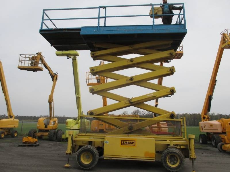 Holland Lift B 165 DL 24 - מעלית מספריים: תמונה 1 Holland Lift B 165 DL 24 - מעלית מספריים: תמונה 1