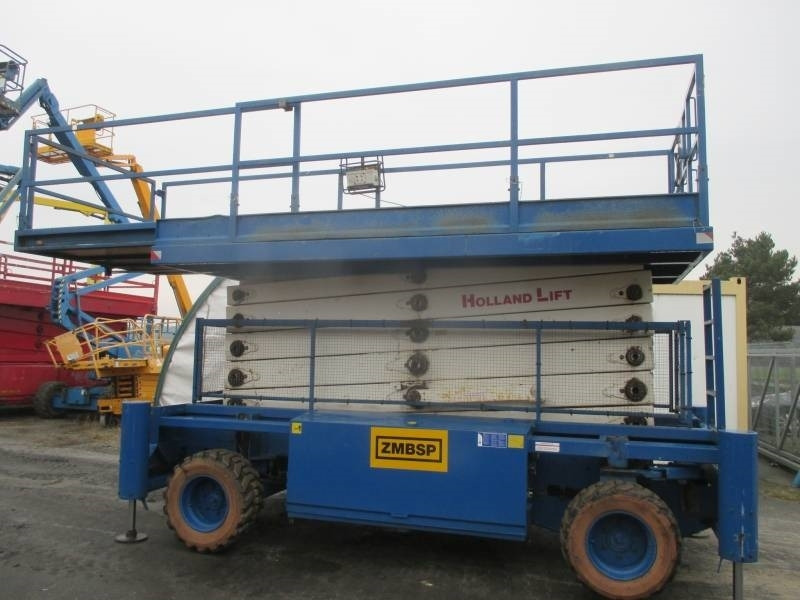 Holland Lift B 195 DL 25 - מעלית מספריים: תמונה 2 Holland Lift B 195 DL 25 - מעלית מספריים: תמונה 2