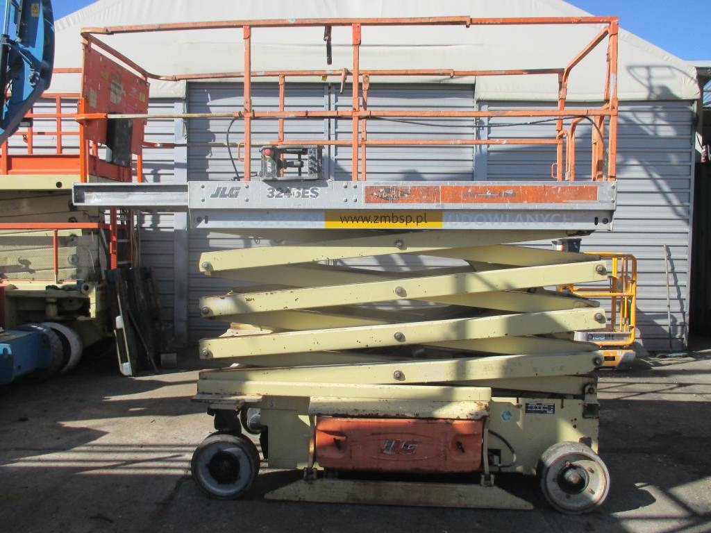 JLG 3246 ES - מעלית מספריים: תמונה 1 JLG 3246 ES - מעלית מספריים: תמונה 1