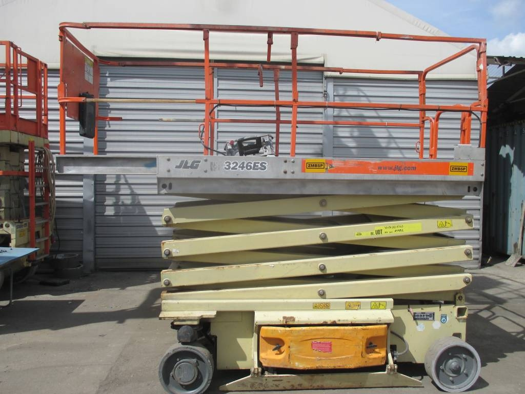JLG 3246 ES - מעלית מספריים: תמונה 1 JLG 3246 ES - מעלית מספריים: תמונה 1