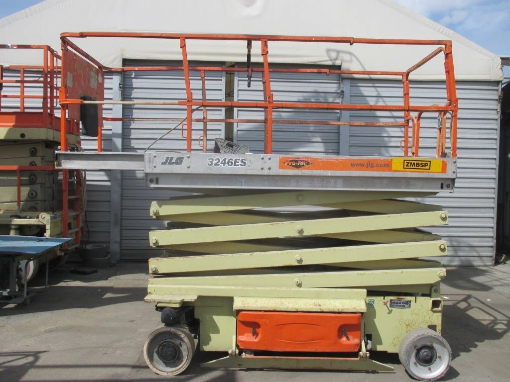 JLG 3246 ES - מעלית מספריים: תמונה 1 JLG 3246 ES - מעלית מספריים: תמונה 1