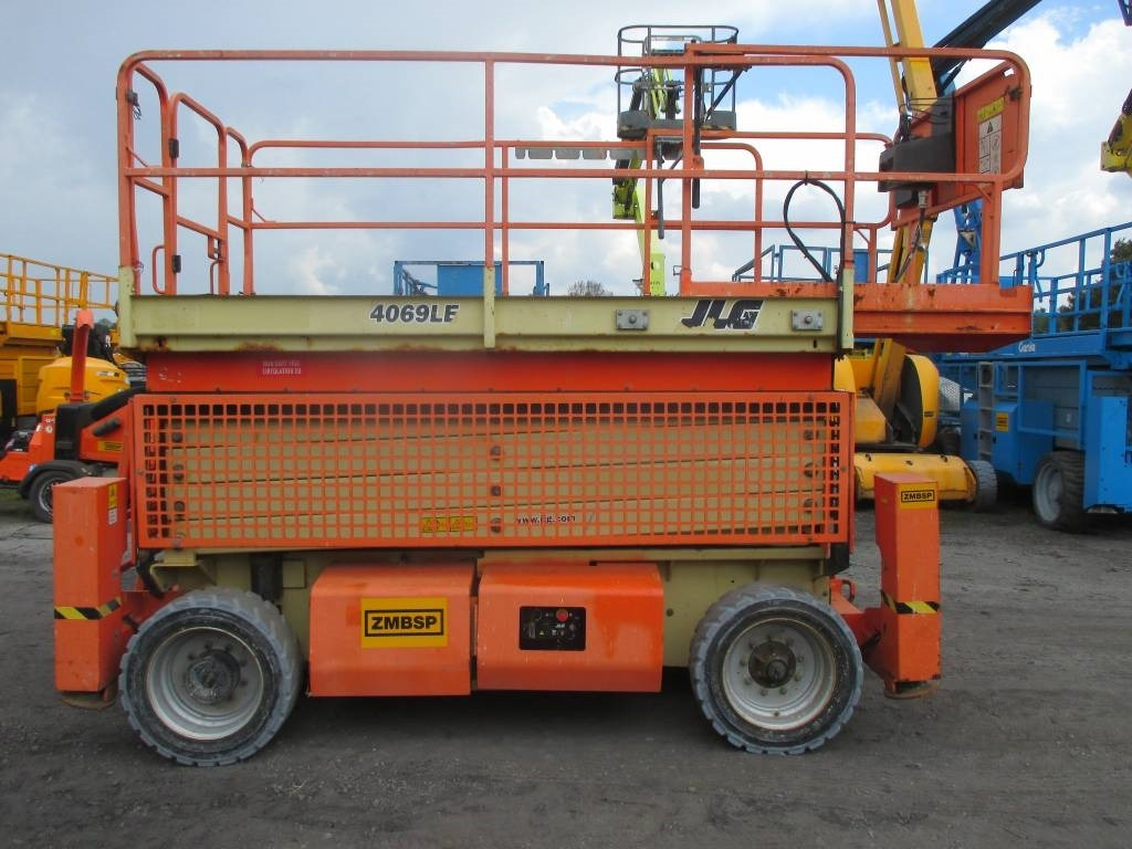 JLG 4069 LE - מעלית מספריים: תמונה 2 JLG 4069 LE - מעלית מספריים: תמונה 2