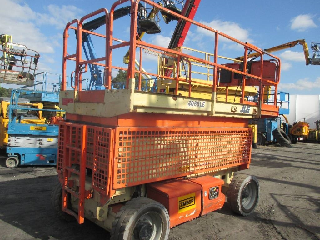 JLG 4069 LE - מעלית מספריים: תמונה 3 JLG 4069 LE - מעלית מספריים: תמונה 3