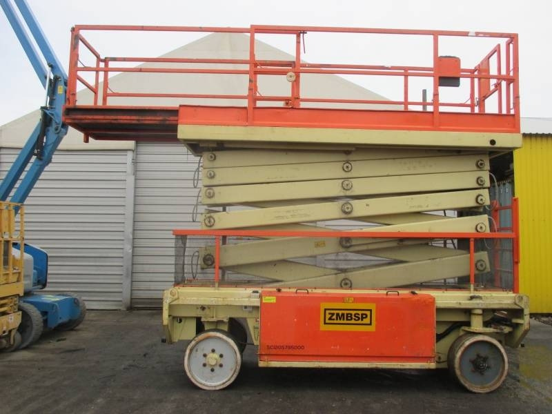 JLG Liftlux 180-12 - מעלית מספריים: תמונה 1 JLG Liftlux 180-12 - מעלית מספריים: תמונה 1
