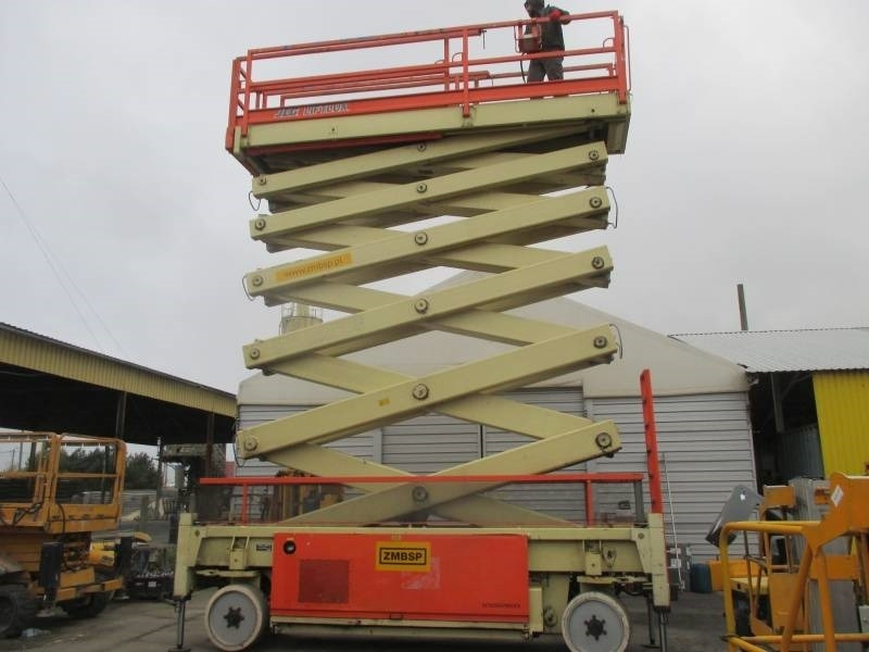 JLG Liftlux 245-12 - מעלית מספריים: תמונה 1 JLG Liftlux 245-12 - מעלית מספריים: תמונה 1