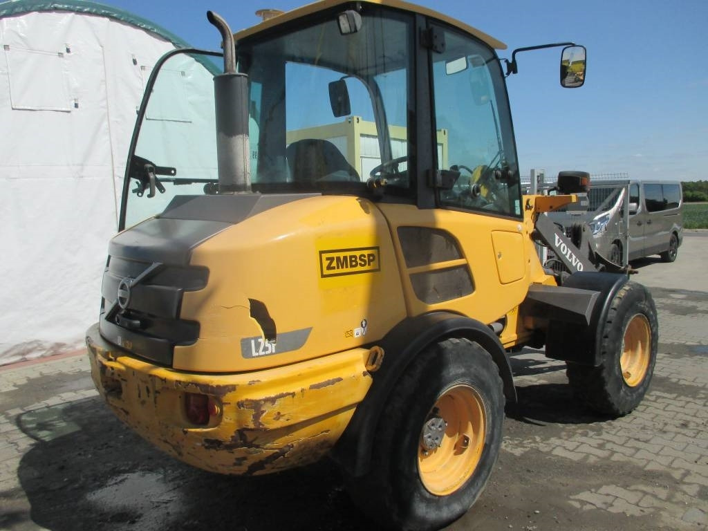 Volvo L 25 F - מעמיס גלגלים: תמונה 2 Volvo L 25 F - מעמיס גלגלים: תמונה 2
