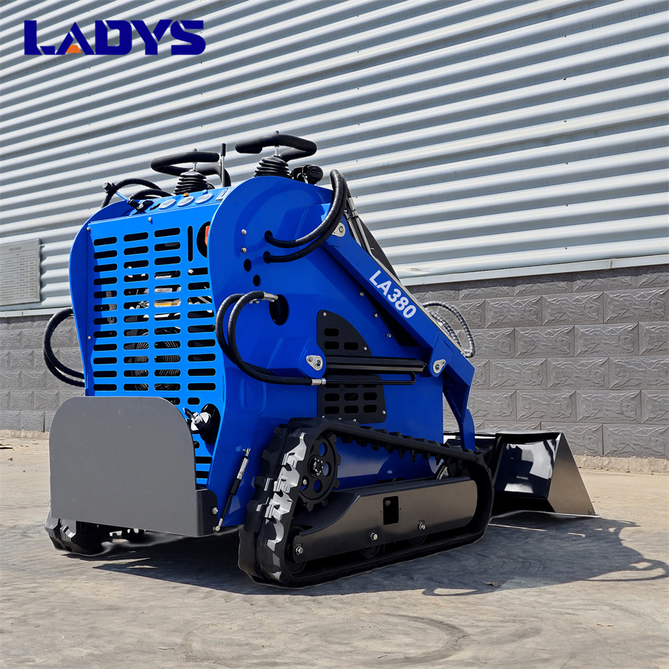 LADYS Free Shipping LA380 Mini Skid Steer Loader Compact Track Diesel Cheap Mini Skid Steer Loader For Sale With Mini Skid Steer Attachments 4 In 1 Bucket - מעמיס היגוי החלקה: תמונה 4 LADYS Free Shipping LA380 Mini Skid Steer Loader Compact Track Diesel Cheap Mini Skid Steer Loader For Sale With Mini Skid Steer Attachments 4 In 1 Bucket - מעמיס היגוי החלקה: תמונה 4