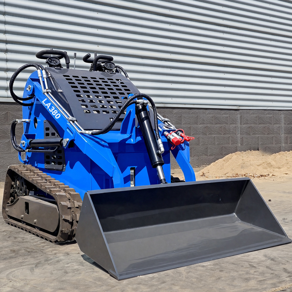 LEZUM Free Shipping LA380 Mini Skid Steer Loader Compact Track Diesel Cheap Mini Skid Steer Loader For Sale With Mini Skid Steer Attachments 4 In 1 Bucket - מעמיס היגוי החלקה: תמונה 1 LEZUM Free Shipping LA380 Mini Skid Steer Loader Compact Track Diesel Cheap Mini Skid Steer Loader For Sale With Mini Skid Steer Attachments 4 In 1 Bucket - מעמיס היגוי החלקה: תמונה 1