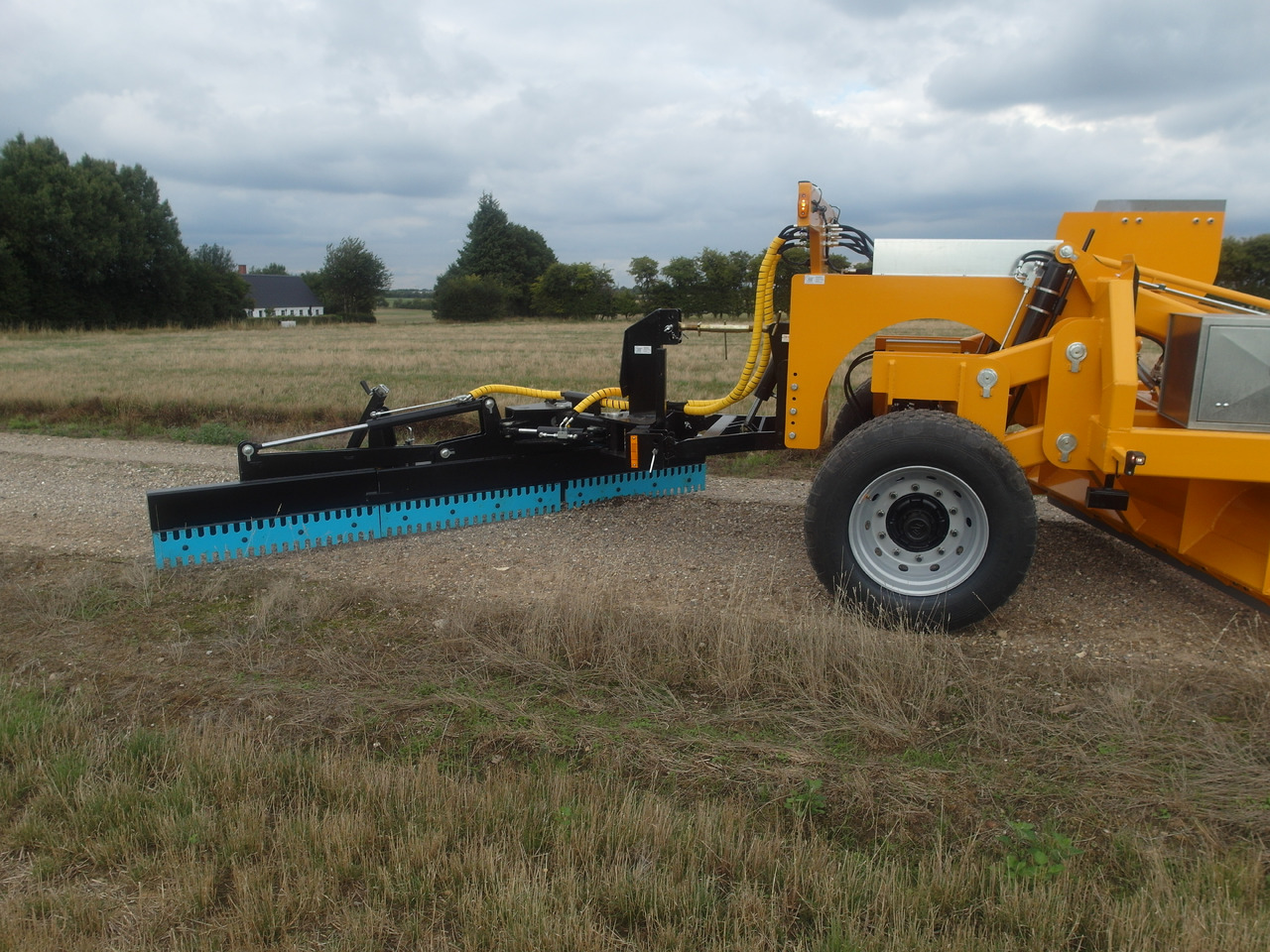 GST 2550 Gravel road tractor Grader - מפלסת: תמונה 4 GST 2550 Gravel road tractor Grader - מפלסת: תמונה 4