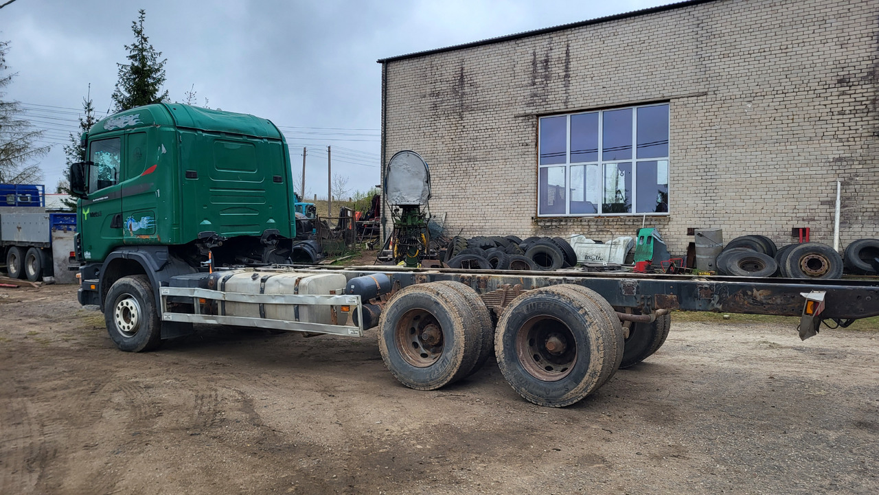 SCANIA R124 420 6X4 - משאית עם שלדת תא: תמונה 4 SCANIA R124 420 6X4 - משאית עם שלדת תא: תמונה 4