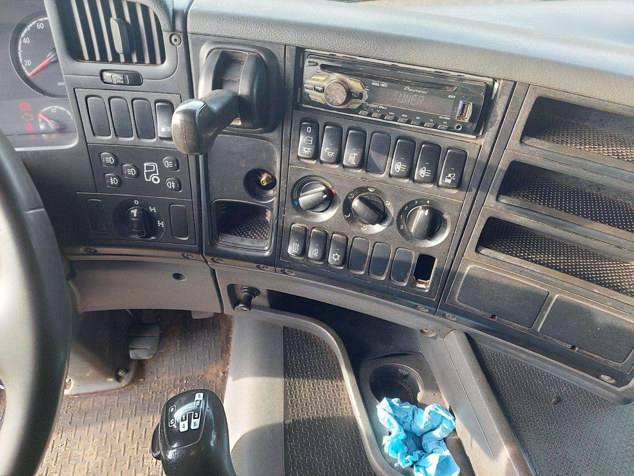 משאית עץ, משאית מנוף עבור הובלה של עץ Scania G480: תמונה 25