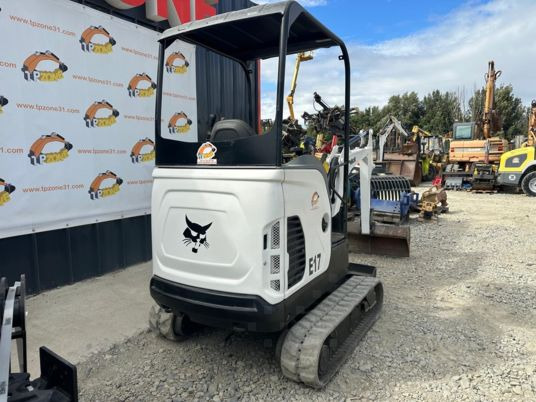 Bobcat E17 à 14500 € HT - מיני מחפר: תמונה 3 Bobcat E17 à 14500 € HT - מיני מחפר: תמונה 3