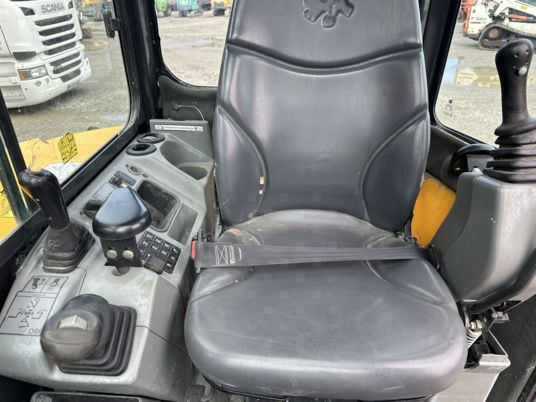 מיני מחפר Bobcat E50: תמונה 8