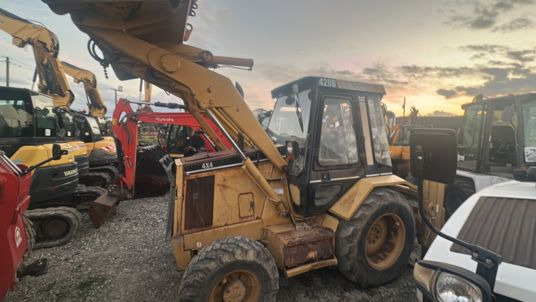 Caterpillar 428 à 13500 € HT - מחפרון: תמונה 2 Caterpillar 428 à 13500 € HT - מחפרון: תמונה 2