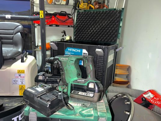 Marteau perforateur burineur hitachi - ציוד בנייה: תמונה 1 Marteau perforateur burineur hitachi - ציוד בנייה: תמונה 1