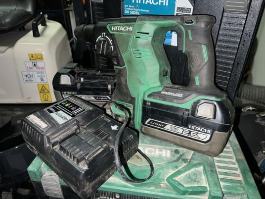 Marteau perforateur burineur hitachi - ציוד בנייה: תמונה 4 Marteau perforateur burineur hitachi - ציוד בנייה: תמונה 4