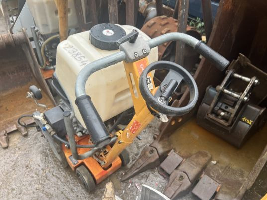 Scie à sol HUSQVARNA - ציוד בנייה: תמונה 2 Scie à sol HUSQVARNA - ציוד בנייה: תמונה 2