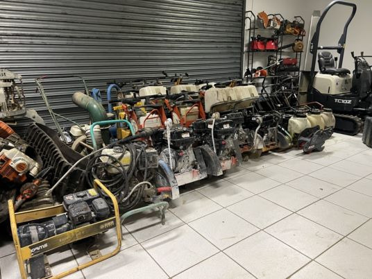 Scie à sol HUSQVARNA - ציוד בנייה: תמונה 4 Scie à sol HUSQVARNA - ציוד בנייה: תמונה 4