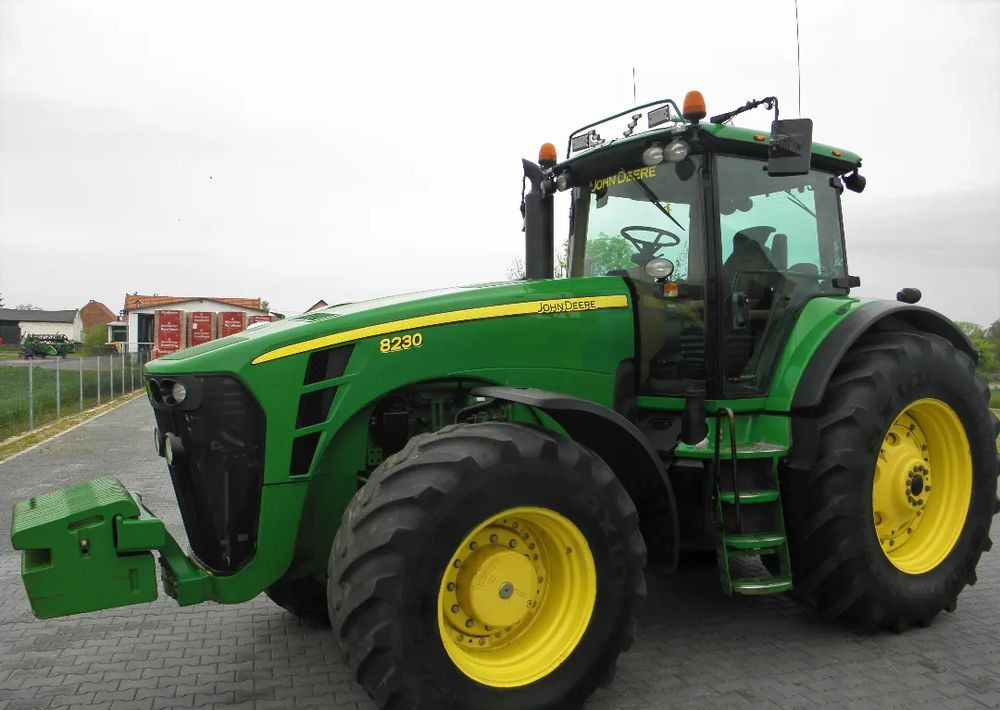 טרקטור חקלאי John Deere 8230 POWERSHIFT , Amortyzowna przednia os, Nie Malowany , Stan Bardzo Dobry: תמונה 9