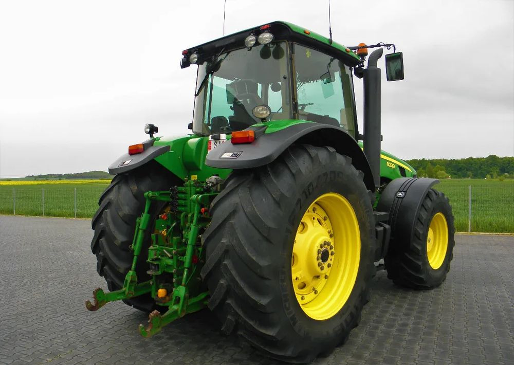 טרקטור חקלאי John Deere 8230 POWERSHIFT , Amortyzowna przednia os, Nie Malowany , Stan Bardzo Dobry: תמונה 11