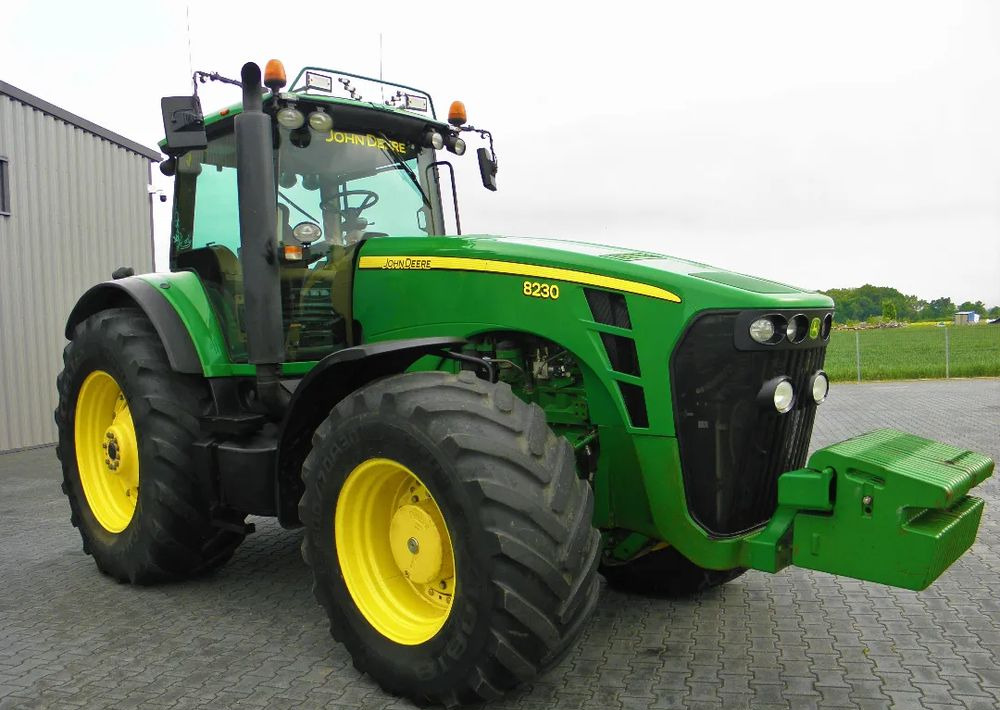 טרקטור חקלאי John Deere 8230 POWERSHIFT , Amortyzowna przednia os, Nie Malowany , Stan Bardzo Dobry: תמונה 10